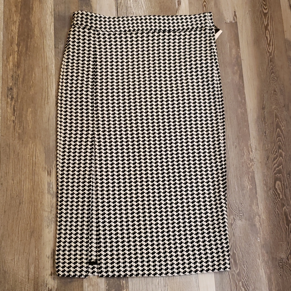 XOXO skirt - Picture 1 of 10